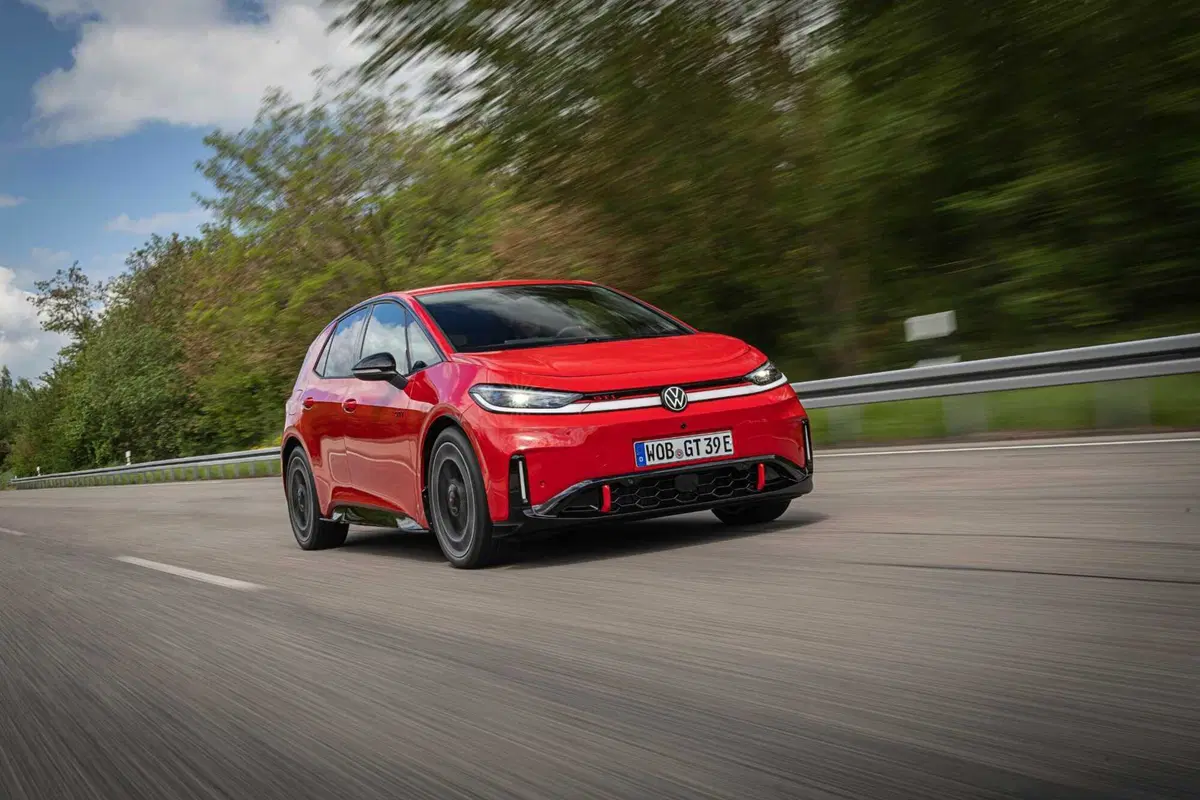 Volkswagen ID.3 GTI, la sigla più sacra diventa elettrica: 326 CV e un dettaglio che farà discutere (3)