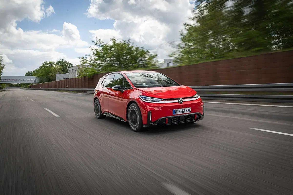 Volkswagen ID.3 GTI, la sigla più sacra diventa elettrica: 326 CV e un dettaglio che farà discutere (5)