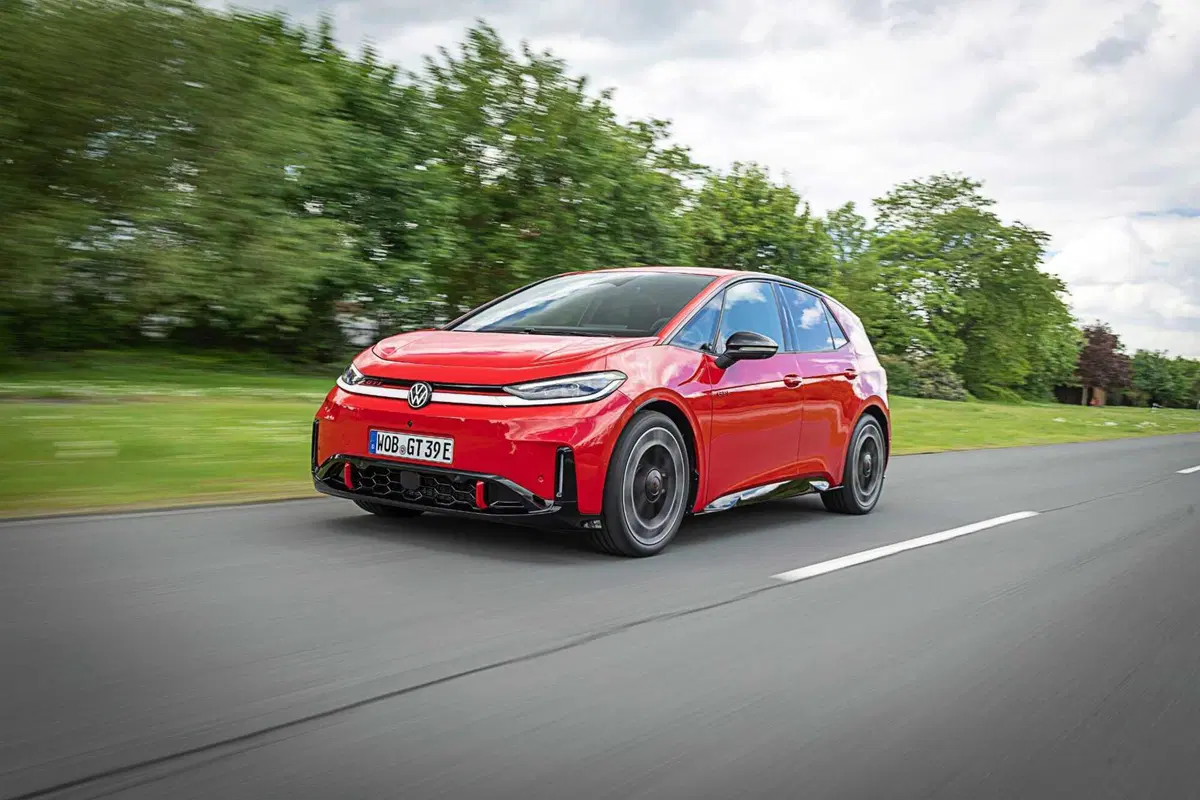 Volkswagen ID.3 GTI, la sigla più sacra diventa elettrica: 326 CV e un dettaglio che farà discutere (9)