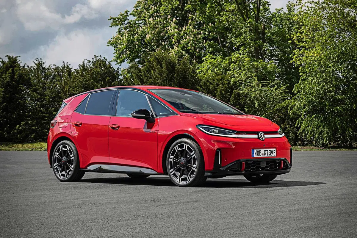 Volkswagen ID.3 GTI, la sigla più sacra diventa elettrica: 326 CV e un dettaglio che farà discutere (10)