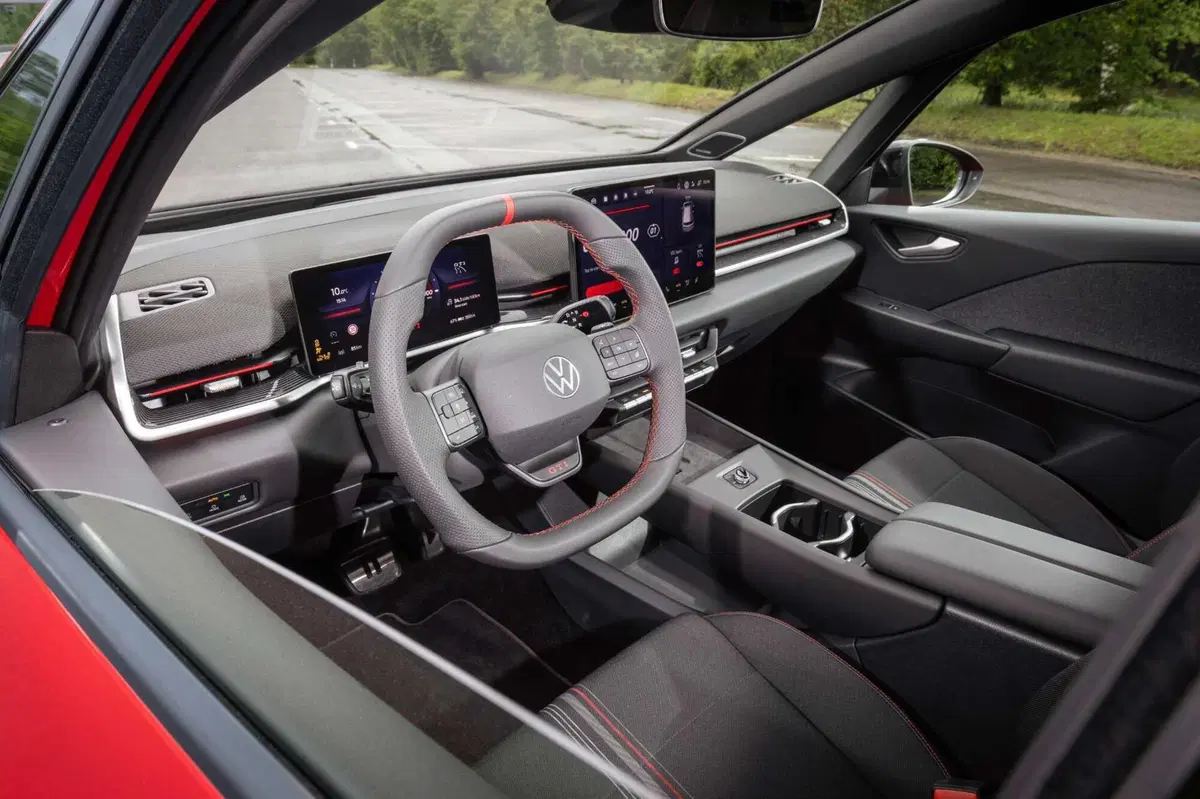 Volkswagen ID.3 GTI, la sigla più sacra diventa elettrica: 326 CV e un dettaglio che farà discutere (19)