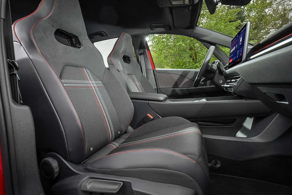 Volkswagen ID.3 GTI, la sigla più sacra diventa elettrica: 326 CV e un dettaglio che farà discutere (20)