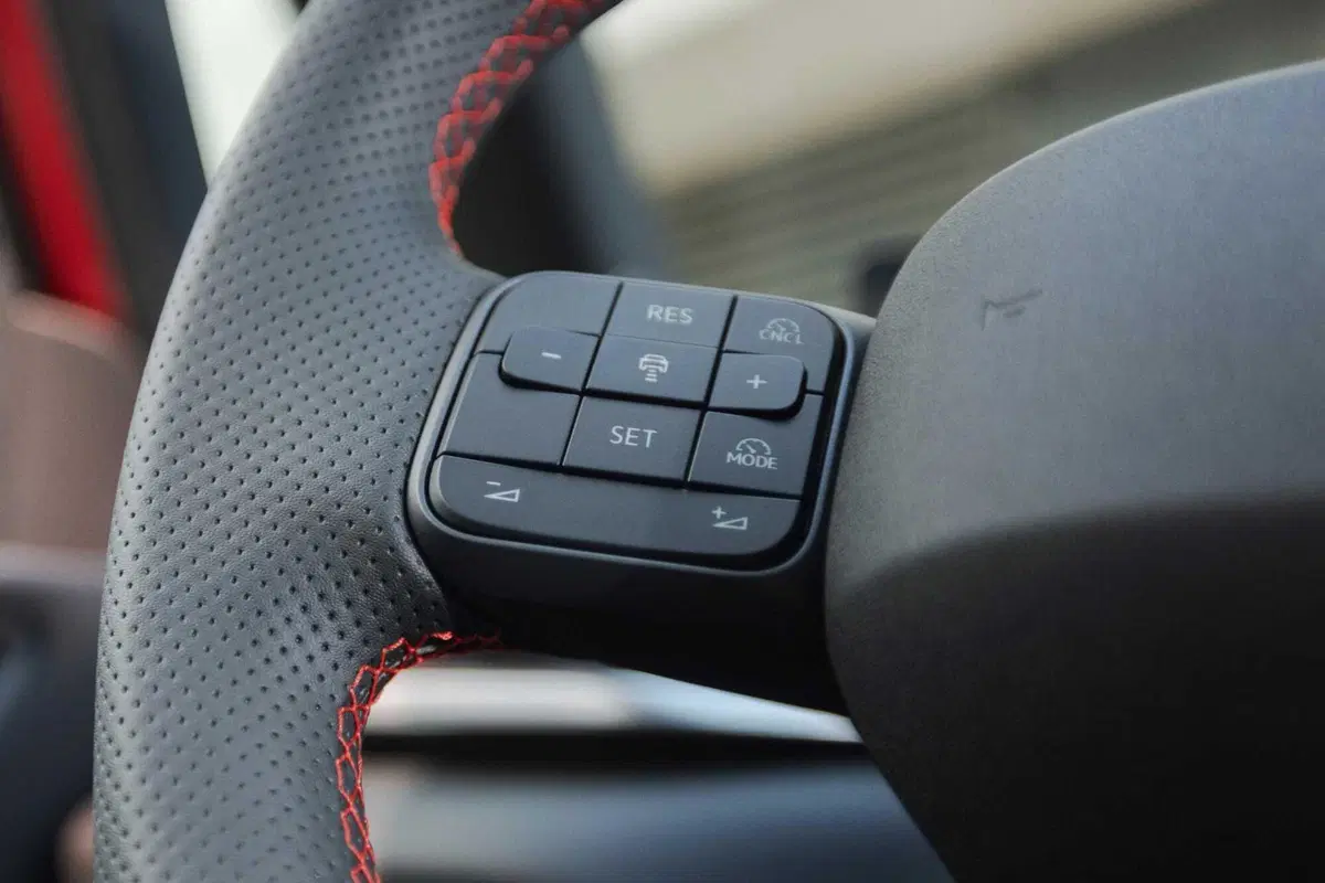 Volkswagen ID.3 GTI, la sigla più sacra diventa elettrica: 326 CV e un dettaglio che farà discutere (23)