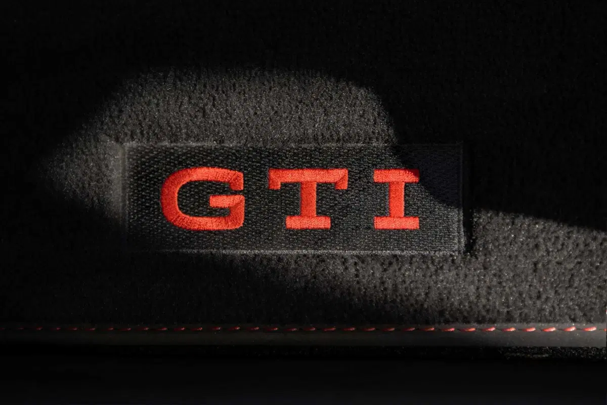 Volkswagen ID.3 GTI, la sigla più sacra diventa elettrica: 326 CV e un dettaglio che farà discutere (25)
