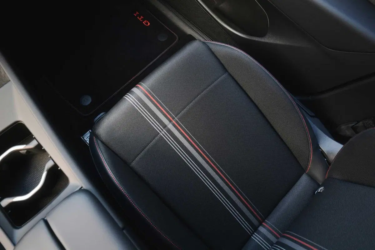 Volkswagen ID.3 GTI, la sigla più sacra diventa elettrica: 326 CV e un dettaglio che farà discutere (26)