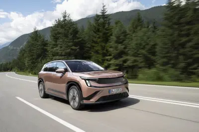 Skoda Peaq, la prova della maxi elettrica a 7 posti: spazio e razionalità
