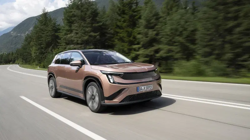 Skoda Peaq, la prova della maxi elettrica a 7 posti: spazio e razionalità