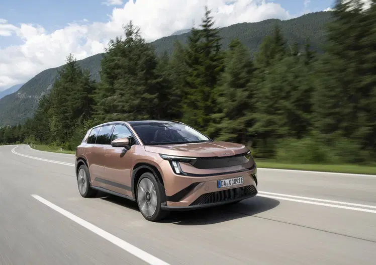 Skoda Peaq, la prova della maxi elettrica a 7 posti: spazio e razionalità