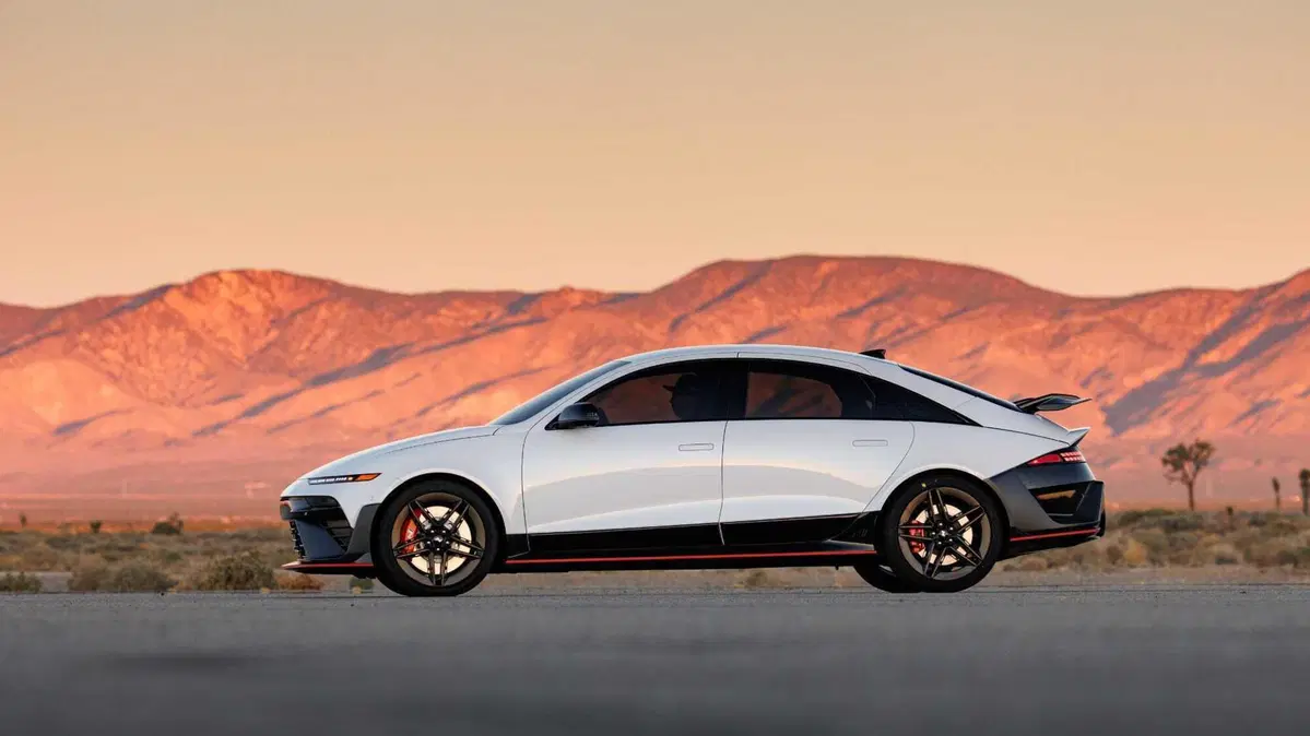 Hyundai Ioniq 6 N (2026-->>) (3)