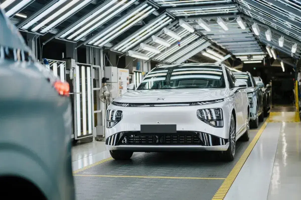 Xpeng pronta a produrre auto elettriche in Germania nelle fabbriche Volkswagen: cosa c'è dietro la mossa