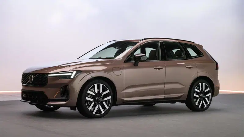 Volvo XC60 PHEV, 200 km in elettrico: così la plug-in sfida le elettriche