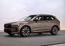 Volvo XC60 PHEV, 200 km in elettrico: così la plug-in sfida le elettriche