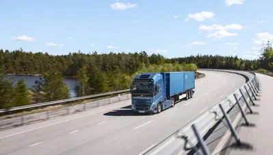 Camion a idrogeno, Toyota, Daimler e Volvo spingono sulla filiera europea: nuovi mezzi e stazioni entro il 2030