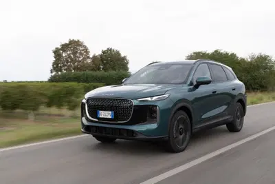 Lepas L8, prova su strada: il SUV cinese punta tutto sul comfort