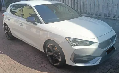 Cupra Leon Leon 1.5 hybrid 150cv dsg del 2024 usata a Confienza