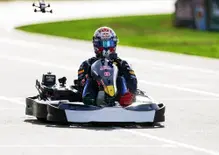 “In Formula 1 soffro, qui no”: Verstappen devasta 100 avversari in 35 minuti e sfoga la sua foga agonistica sui kart