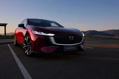 Mazda6e 2027: nuova batteria da 78 kWh, 560 km di autonomia e ricarica a 200 kW