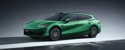Ora i cinesi si sfidano tra loro: BYD lancia la Formula S per battere Xiaomi SU7 e Tesla Model 3