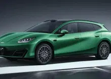 Ora i cinesi si sfidano tra loro: BYD lancia la Formula S per battere Xiaomi SU7 e Tesla Model 3