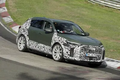 Audi RS Q5, dopo la Sportback esce allo scoperto anche il SUV: al Nürburgring con 630 CV ibridi
