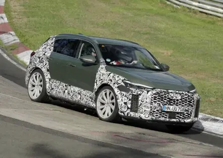 Audi RS Q5, dopo la Sportback esce allo scoperto anche il SUV: al Nürburgring con 630 CV ibridi