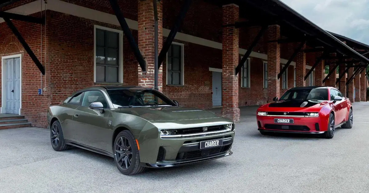 Dodge Charger, la muscle car cambia pelle: sei cilindri biturbo o elettrica da 670 CV, e l'HEMI va in pensione