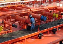 Petrolio saudita, stop alle forniture per l’Europa: rischio rincari per benzina e diesel