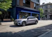Mercedes Classe C elettrica, la gamma si amplia con la nuova C 300 4MATIC
