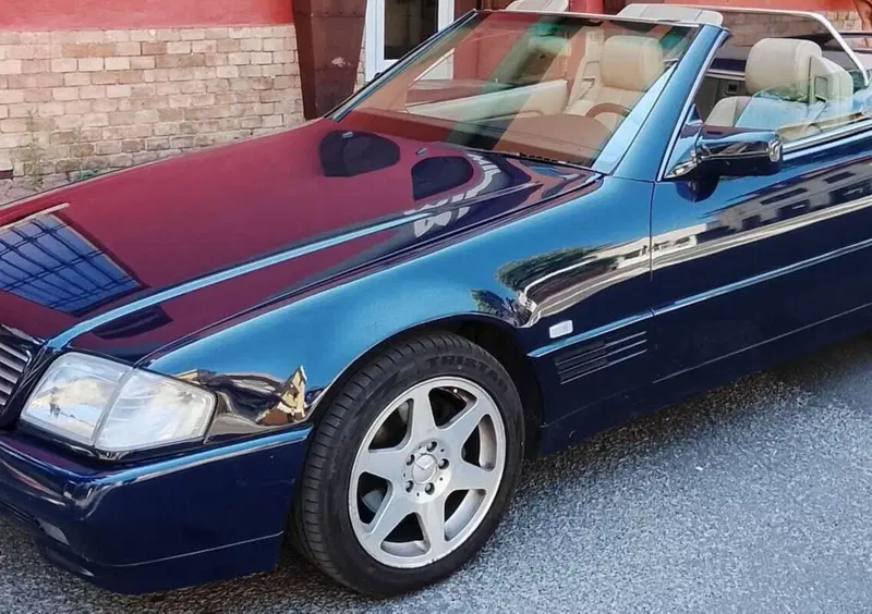 Mercedes-Benz SLd'epoca del 1994 a Carnago
