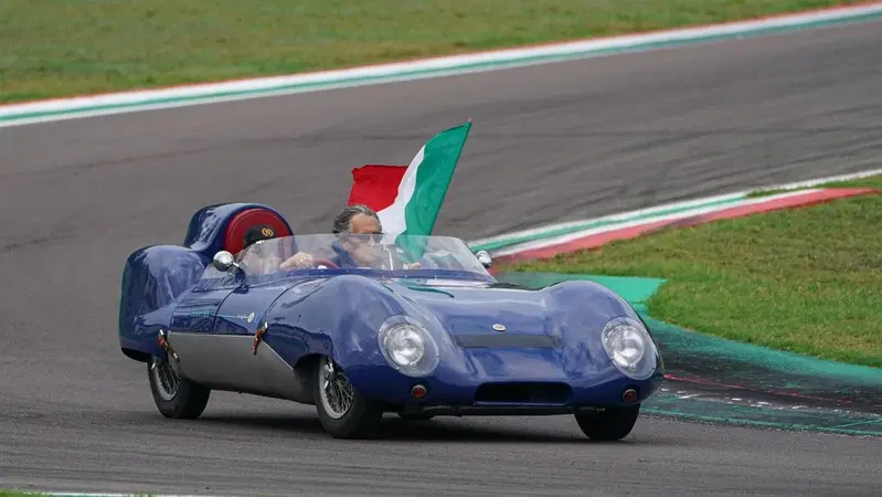 Imola fa tremare il cuore (e l'asfalto): il ruggito di 34 F1 d'epoca riaccende la passione pura al Minardi Day