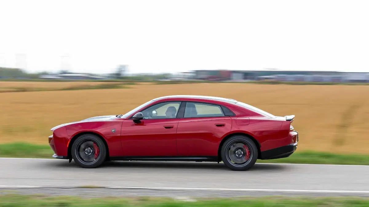 Dodge Charger 4 porte 100,5 kWh Daytona R/T awd (8)