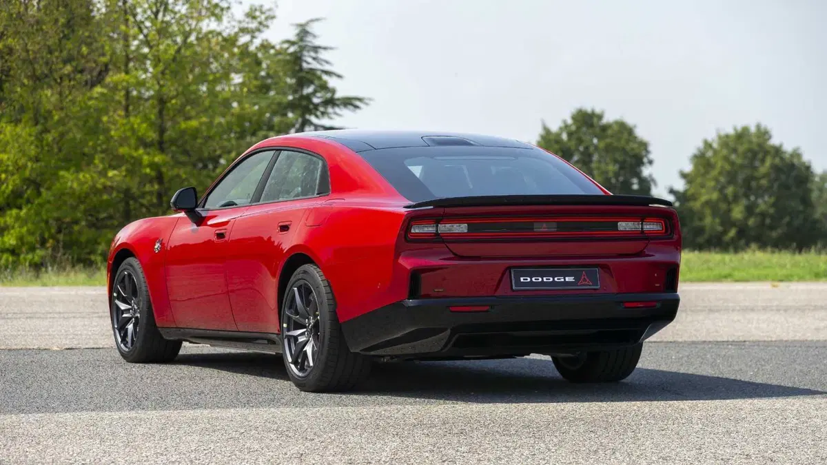 Dodge Charger 4 porte 100,5 kWh Daytona R/T awd (10)