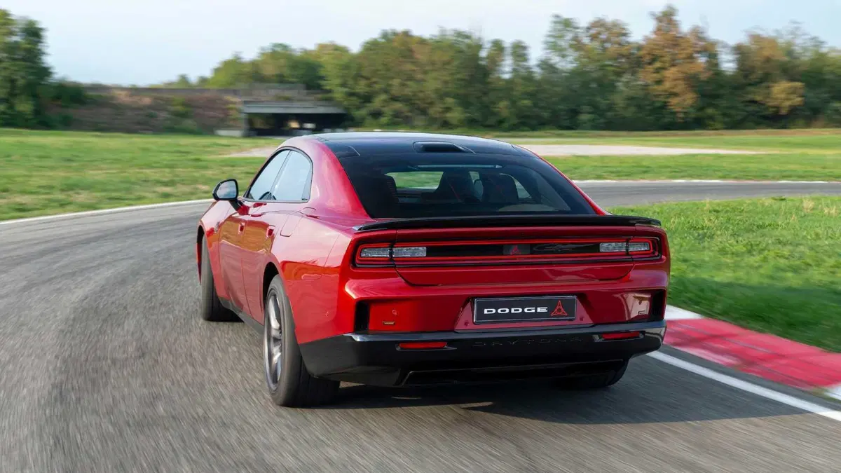 Dodge Charger 4 porte 100,5 kWh Daytona Scat Pack awd (4)