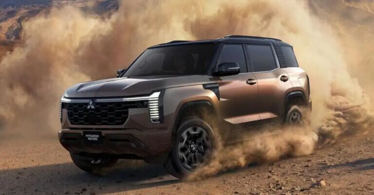 Mitsubishi Pajero 2027, il ritorno del mitico 4x4: diesel da 204 CV e 7 posti