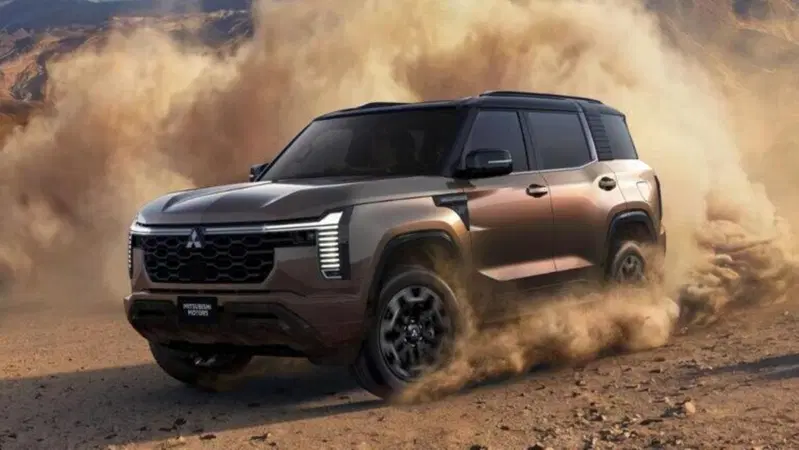 Mitsubishi Pajero 2027, il ritorno del mitico 4x4: diesel da 204 CV e 7 posti