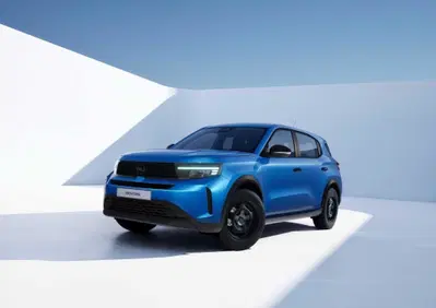 Opel Frontera, arriva il benzina 100 CV con cambio manuale: la versione Start apre la gamma al prezzo più basso di sempre