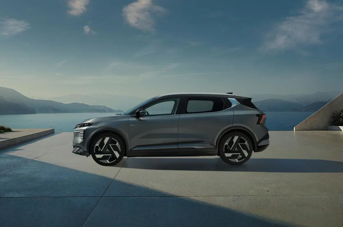 Mitsubishi Eclipse Cross elettrica, la cura delle batterie: più autonomia, ricarica più rapida e listino più basso (3)
