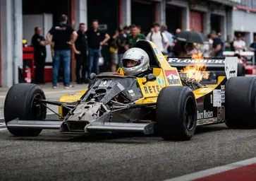 Il profumo del coraggio e l'urlo del Cosworth: a Imola il Minardi Day celebra l'epoca d'oro della Formula 1 [VIDEO]