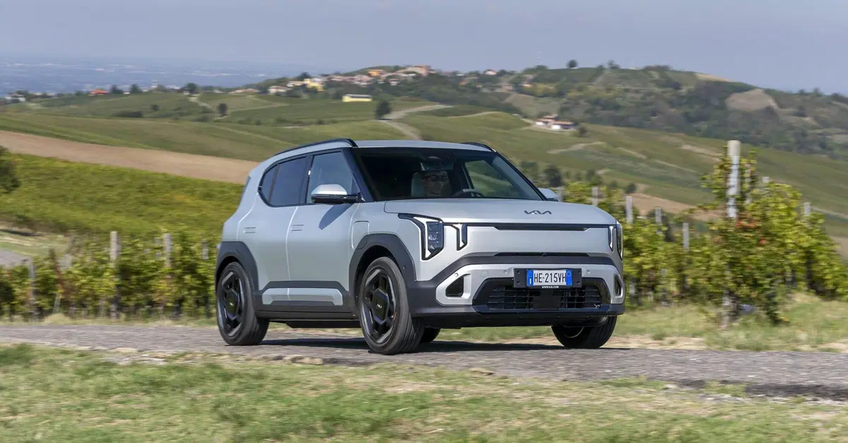 Kia EV2 Long Range: il B-SUV elettrico alla prova su strada tra comfort, tecnologia e il dilemma delle batterie [VIDEO]