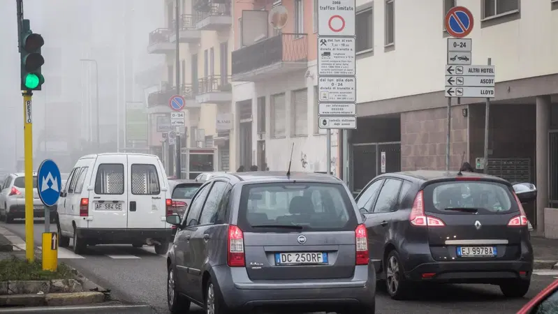 Diesel Euro 5, la Lombardia non fa retromarcia: dal 1° ottobre scatta il blocco