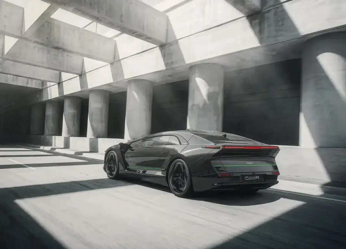 Ceer Exobot, l'Arabia Saudita entra nel mondo dell'auto con due elettriche da 1.100 CV che non somigliano a nulla (9)