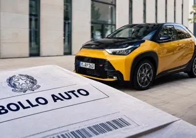 Bollo auto 2027, l'esenzione cambia già il mercato: quasi un acquirente su due punta alle auto entro gli 80 kW