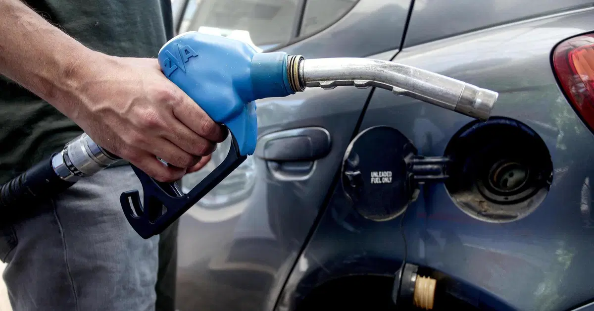 Carburanti, diesel a 2,34 euro e benzina oltre 2,15: nuovi rincari e accise in arrivo
