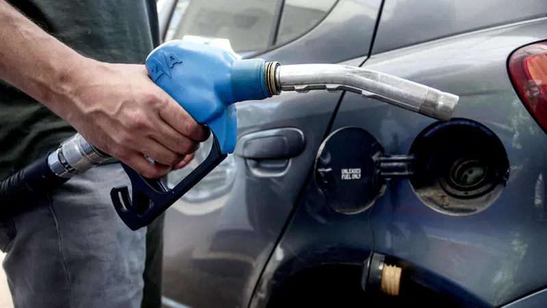 Carburanti, diesel a 2,34 euro e benzina oltre 2,15: nuovi rincari e accise in arrivo