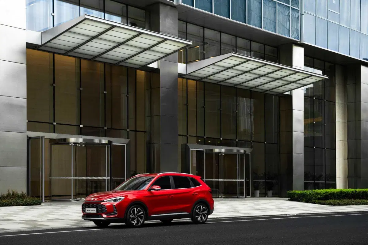Bollo auto, MG porta il 2027 nel presente: su MG3 e MG ZS Hybrid+ lo paga la Casa (2)