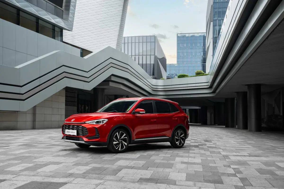 Bollo auto, MG porta il 2027 nel presente: su MG3 e MG ZS Hybrid+ lo paga la Casa (4)
