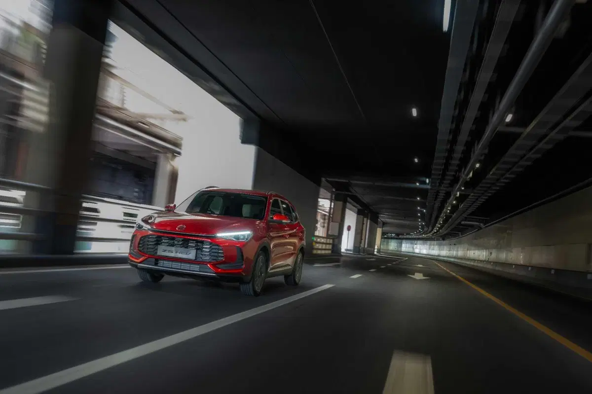 Bollo auto, MG porta il 2027 nel presente: su MG3 e MG ZS Hybrid+ lo paga la Casa (8)