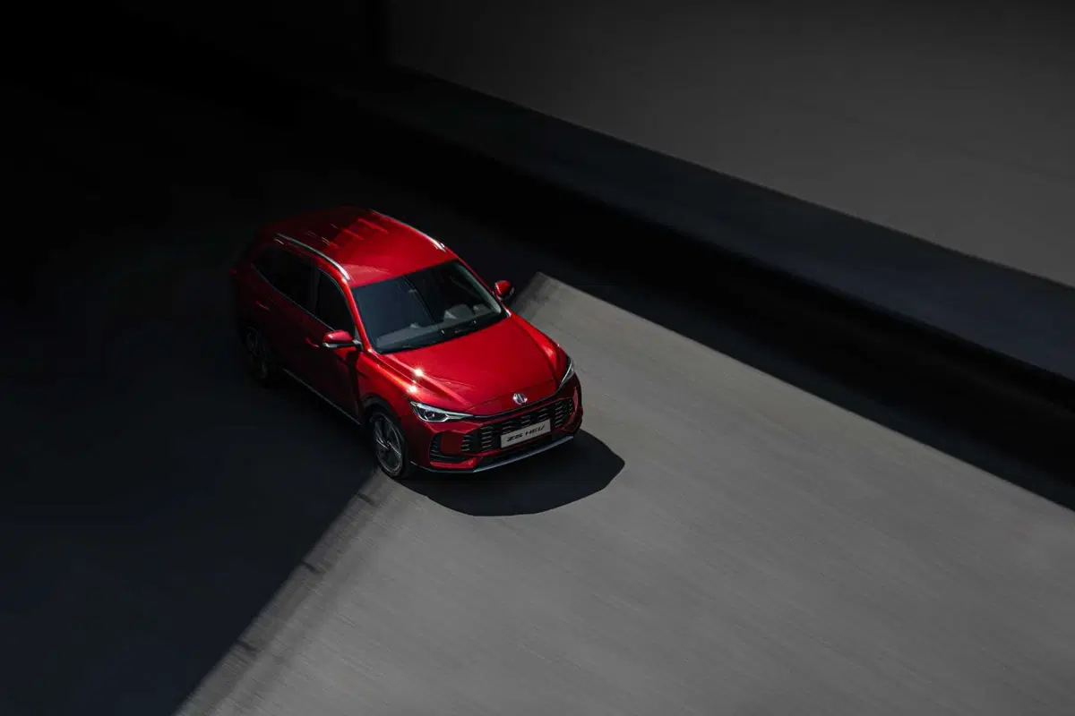 Bollo auto, MG porta il 2027 nel presente: su MG3 e MG ZS Hybrid+ lo paga la Casa (11)