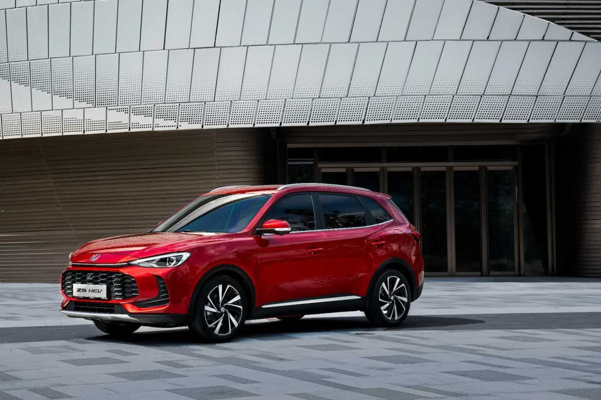Bollo auto, MG porta il 2027 nel presente: su MG3 e MG ZS Hybrid+ lo paga la Casa (12)