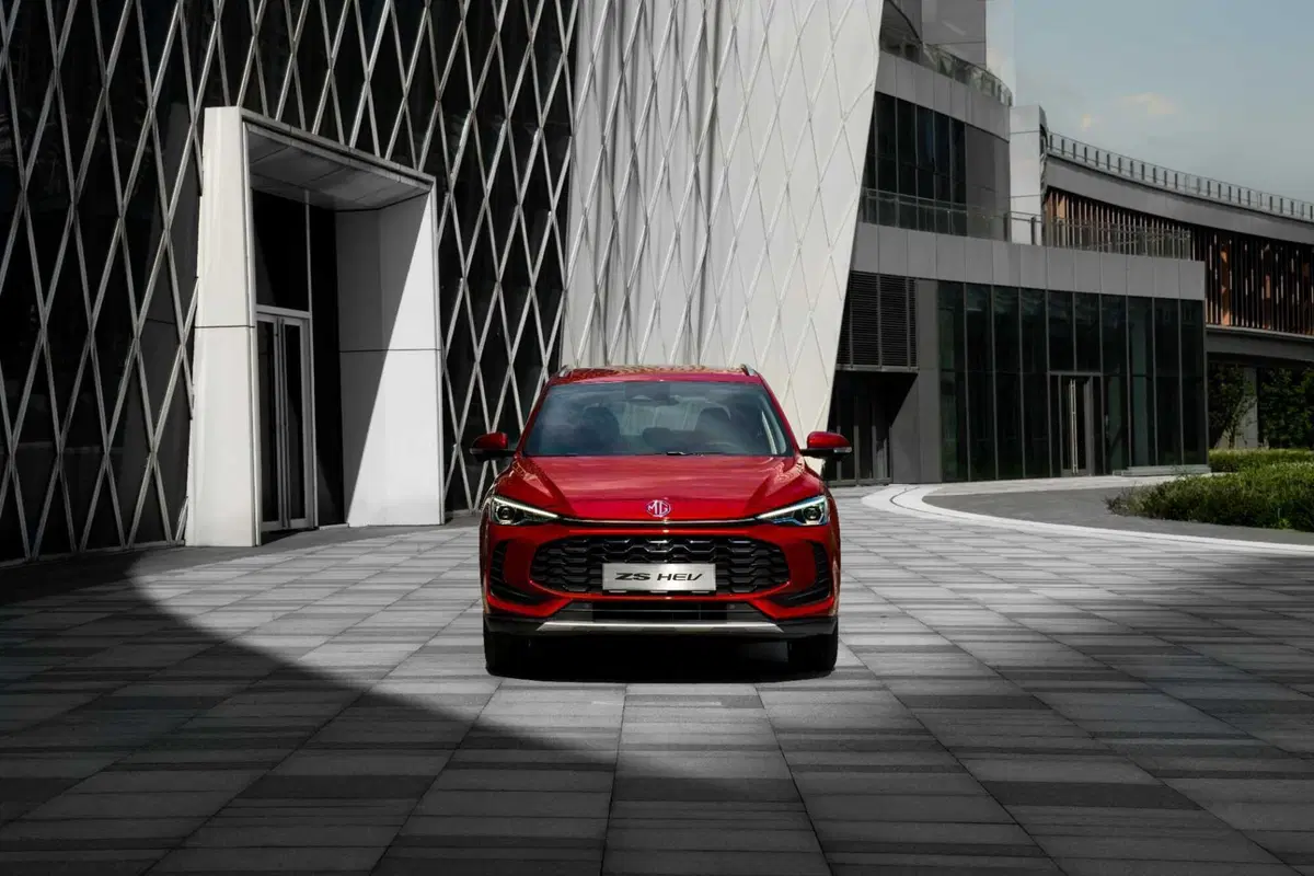 Bollo auto, MG porta il 2027 nel presente: su MG3 e MG ZS Hybrid+ lo paga la Casa (13)